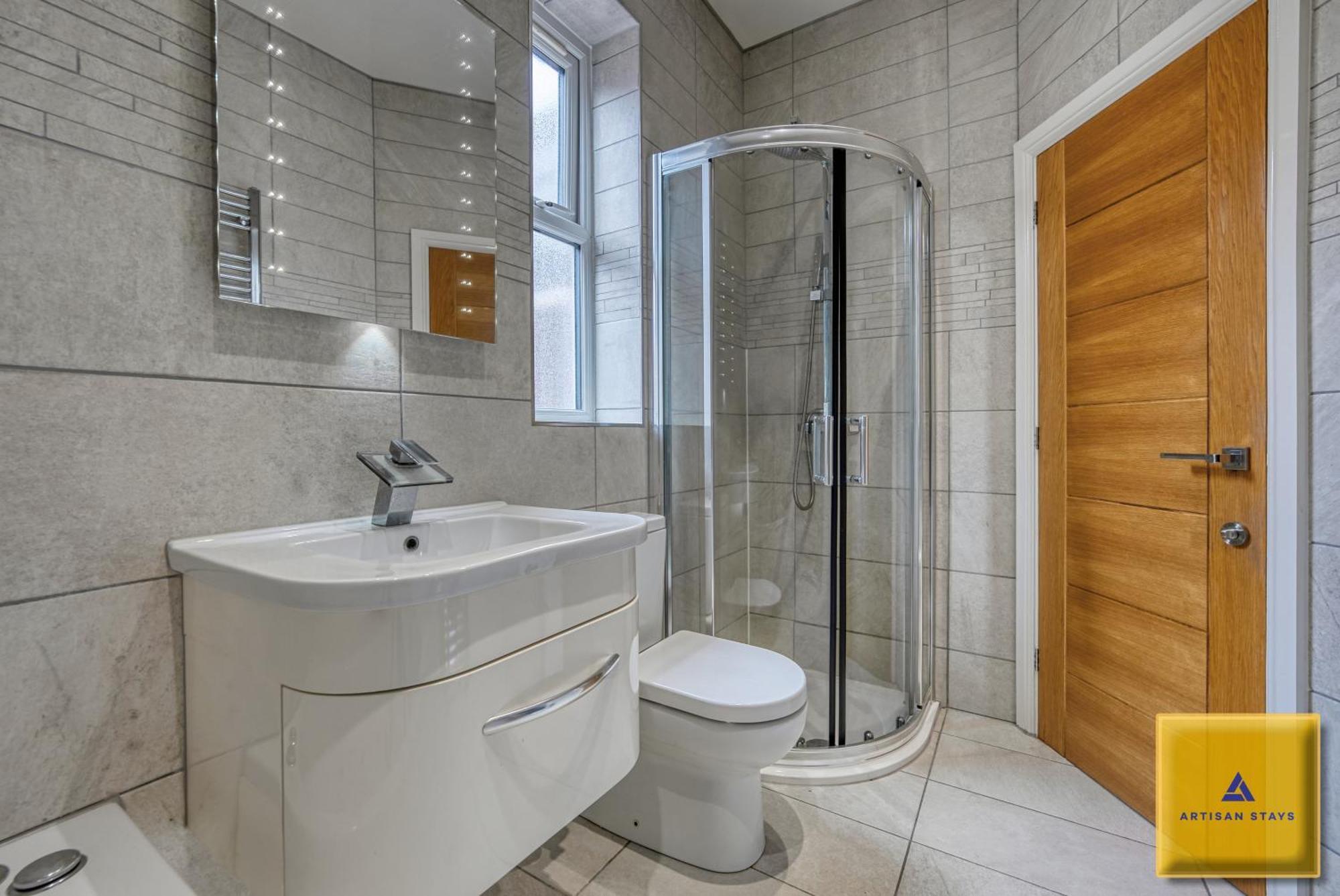 4 Bedroom, 6 Beds, 3 Bathrooms, Near Nec & Birmingham Airport, Business, Contractor And Family Friendly, Free Wi-Fi, Free Parking كوفنتري المظهر الخارجي الصورة