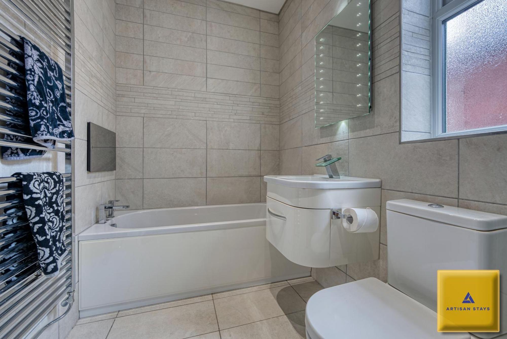 4 Bedroom, 6 Beds, 3 Bathrooms, Near Nec & Birmingham Airport, Business, Contractor And Family Friendly, Free Wi-Fi, Free Parking كوفنتري المظهر الخارجي الصورة
