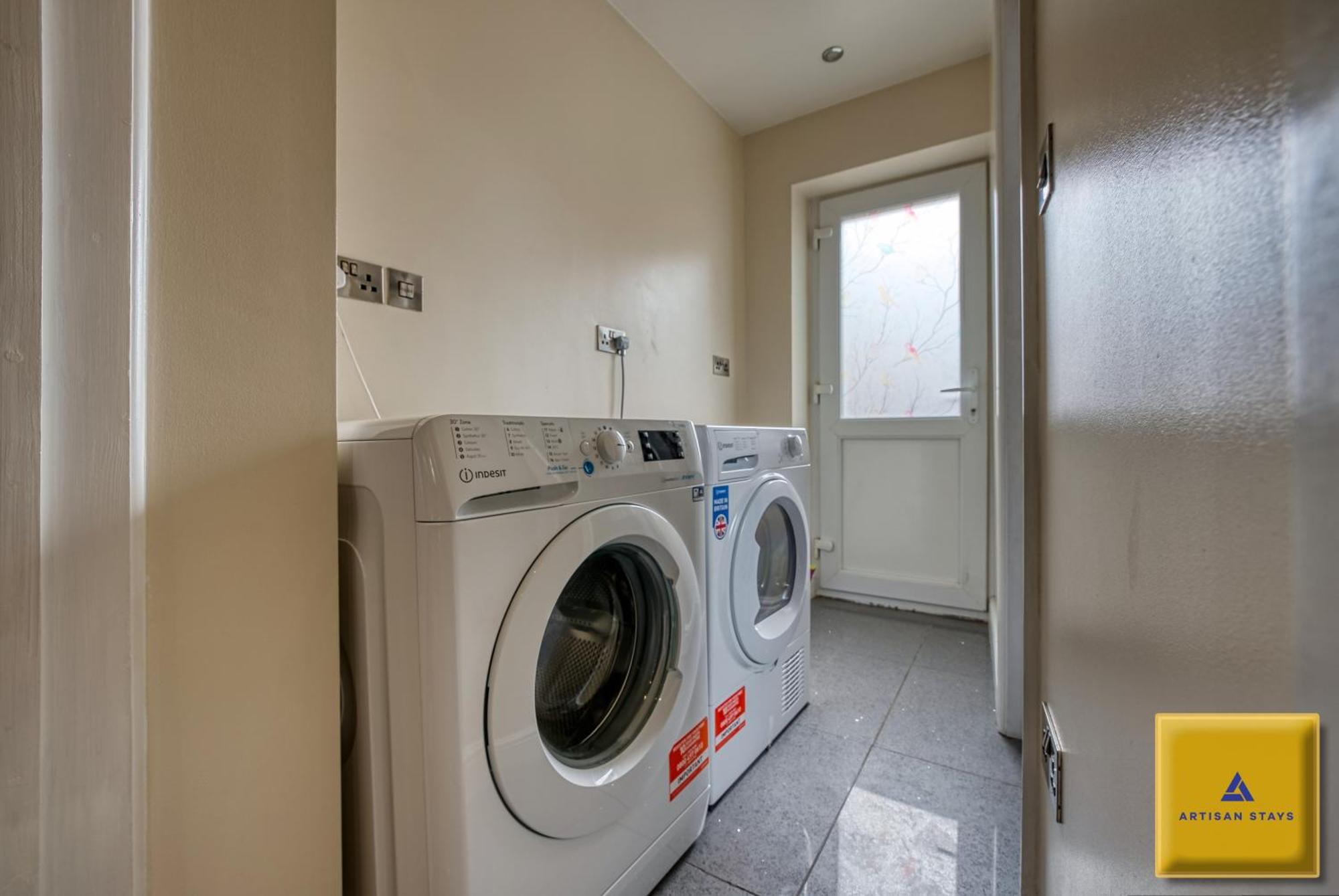 4 Bedroom, 6 Beds, 3 Bathrooms, Near Nec & Birmingham Airport, Business, Contractor And Family Friendly, Free Wi-Fi, Free Parking كوفنتري المظهر الخارجي الصورة